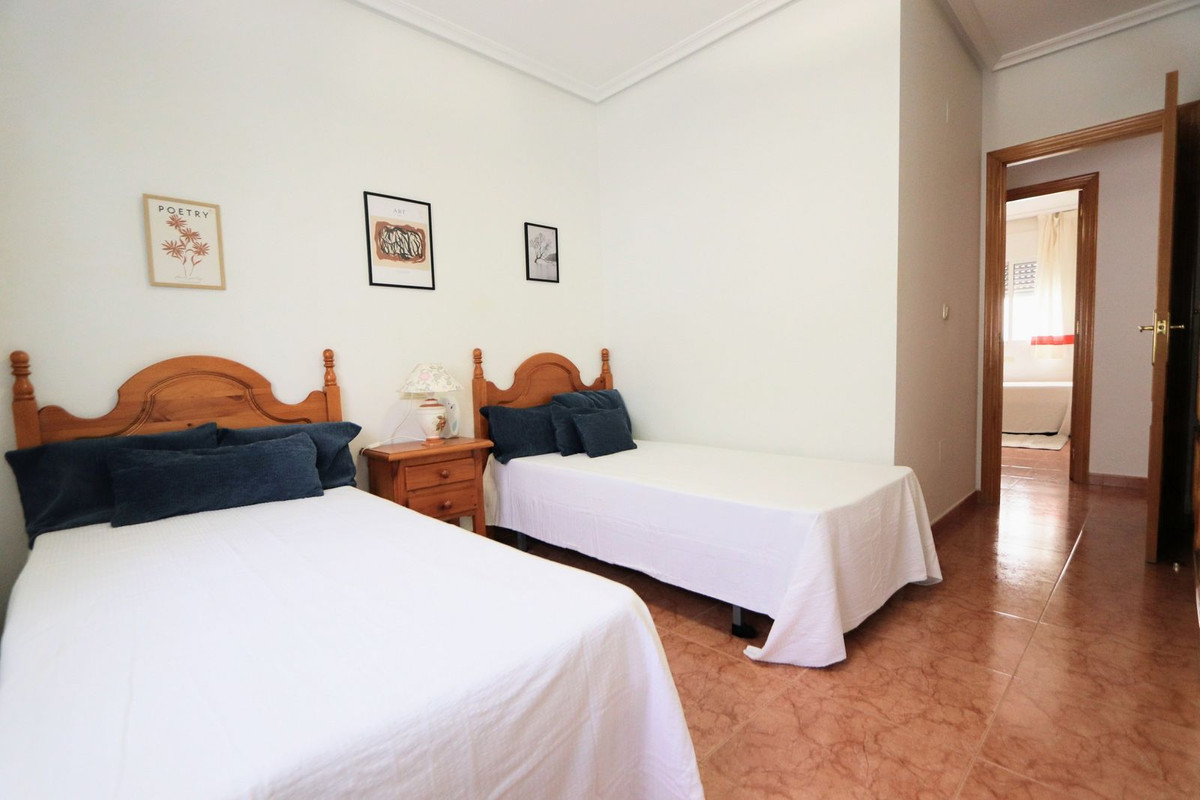 4-Bedroom Townhouse in Torre de la Horadada, Pilar de la ... - Image 13