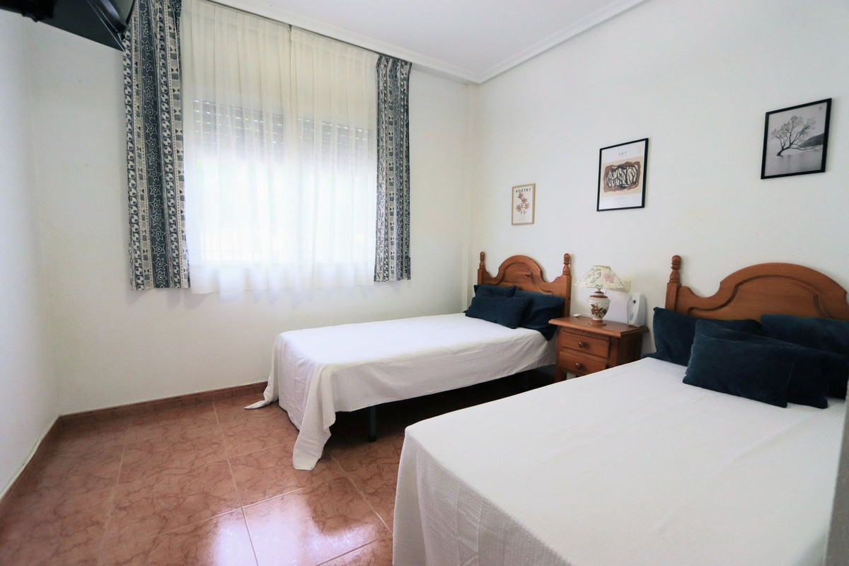 4-Bedroom Townhouse in Torre de la Horadada, Pilar de la ... - Image 14