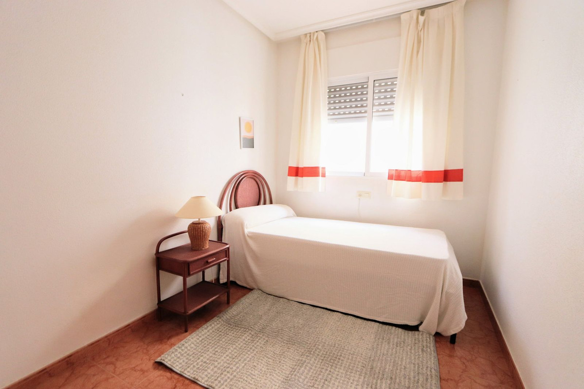 4-Bedroom Townhouse in Torre de la Horadada, Pilar de la ... - Image 15