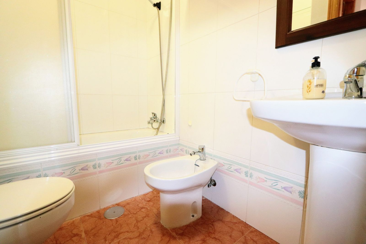 4-Bedroom Townhouse in Torre de la Horadada, Pilar de la ... - Image 17