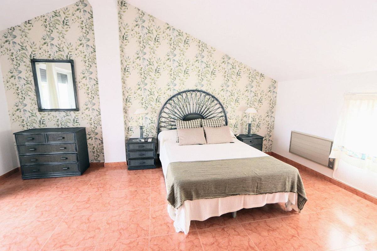 4-Bedroom Townhouse in Torre de la Horadada, Pilar de la ... - Image 19