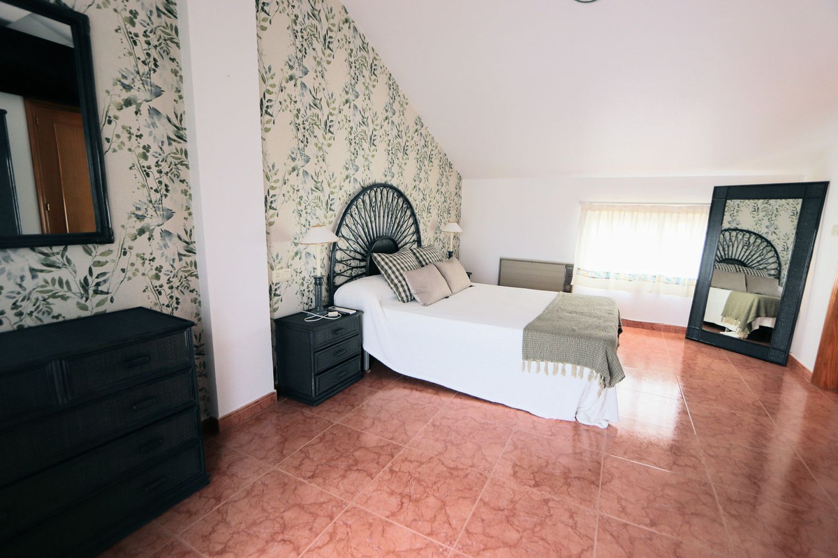 4-Bedroom Townhouse in Torre de la Horadada, Pilar de la ... - Image 20