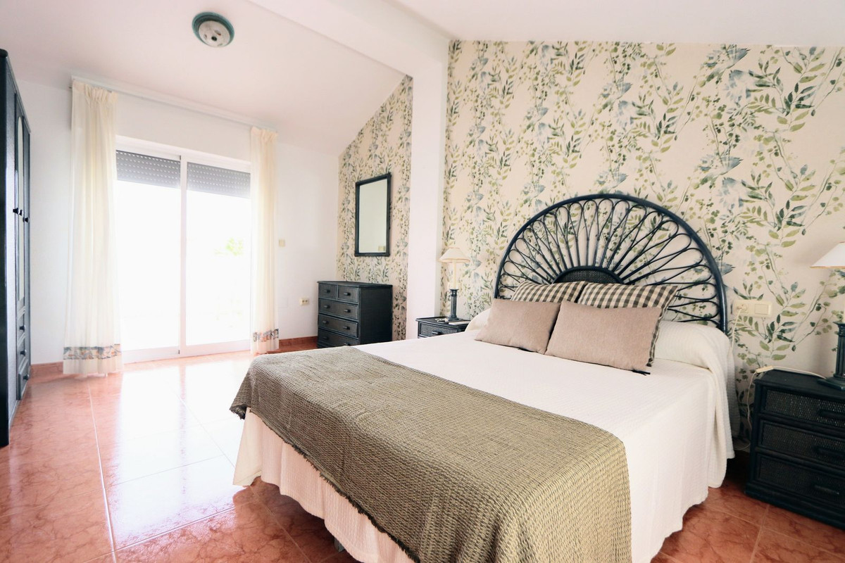 4-Bedroom Townhouse in Torre de la Horadada, Pilar de la ... - Image 21