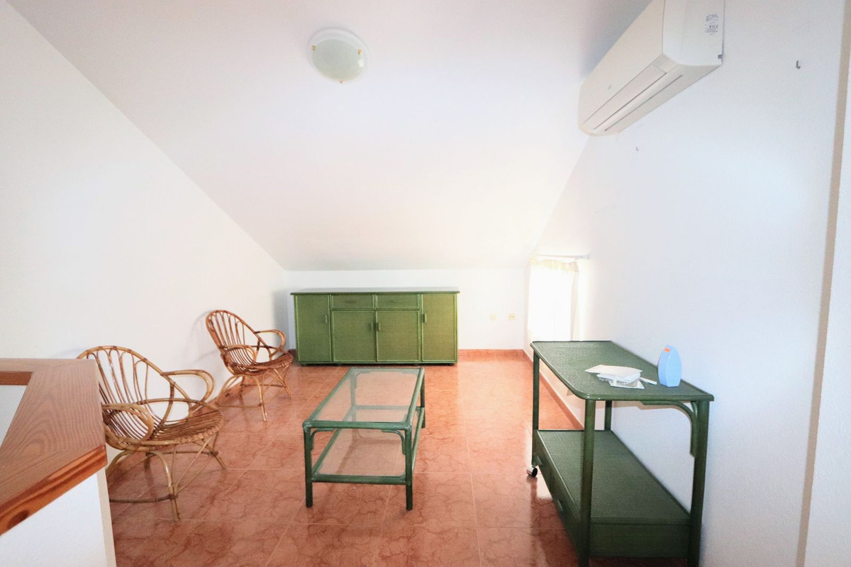 4-Bedroom Townhouse in Torre de la Horadada, Pilar de la ... - Image 24