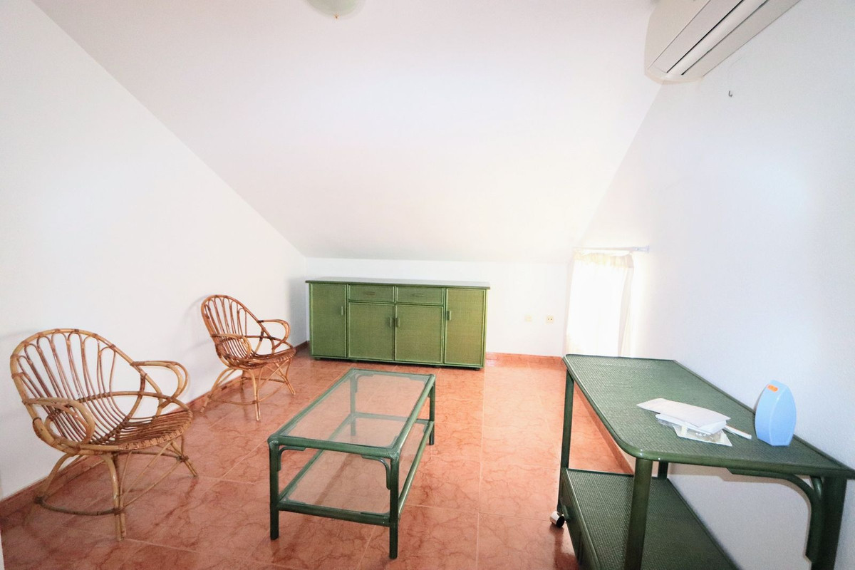 4-Bedroom Townhouse in Torre de la Horadada, Pilar de la ... - Image 25