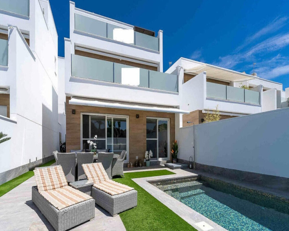 4-Bedroom Villa in Lo Pagán, San Pedro del Pinatar - Image 1