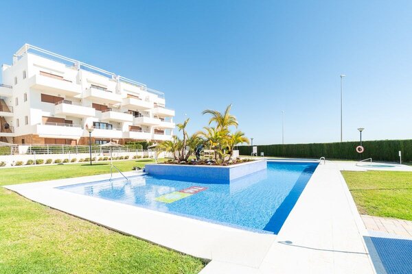 Apartamento de 2 Dormitorios en Lomas de Cabo Roig, Orihuela Costa