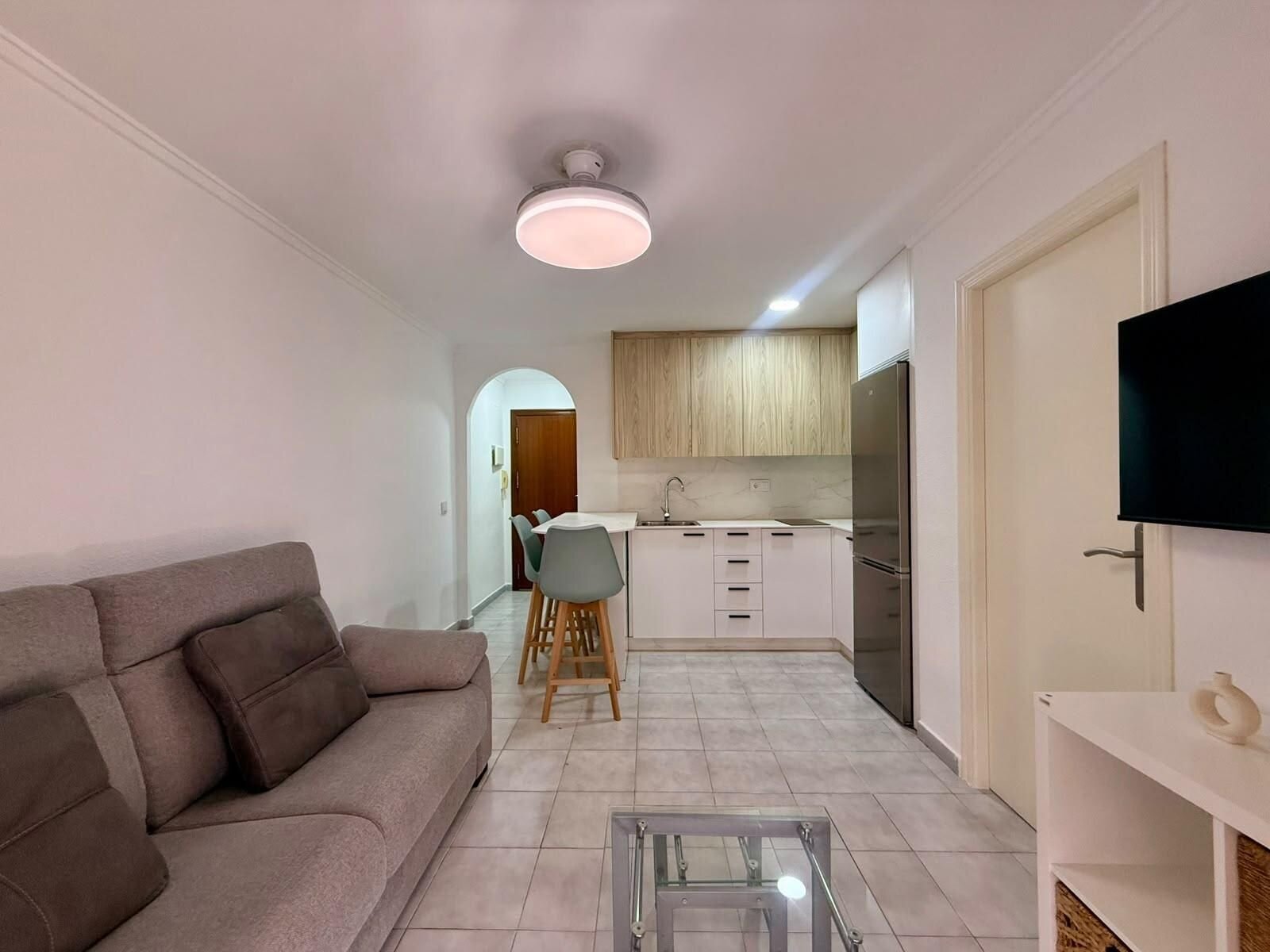 1-Bedroom Apartment in Estacion de Autobuses, Torrevieja - Image 2