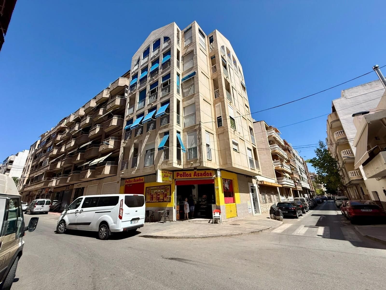 1-Bedroom Apartment in Estacion de Autobuses, Torrevieja - Image 25