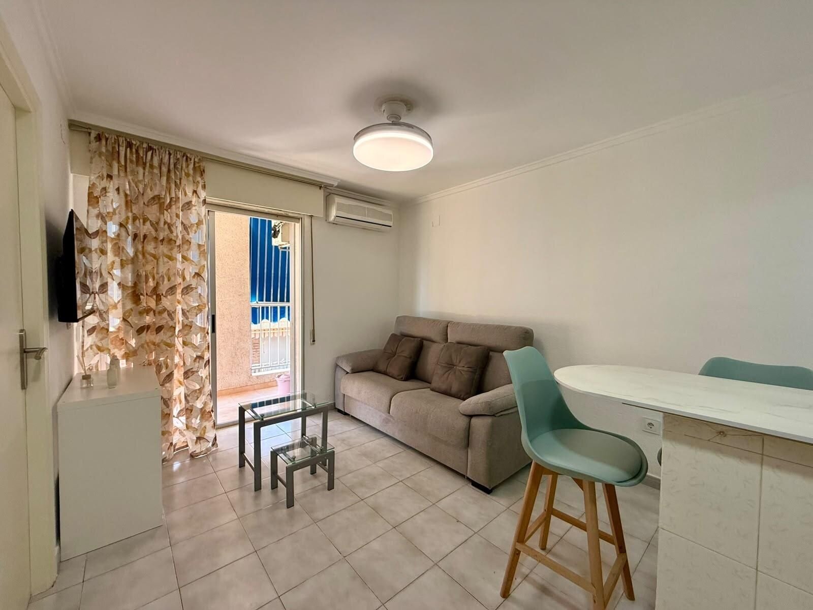 1-Bedroom Apartment in Estacion de Autobuses, Torrevieja - Image 4