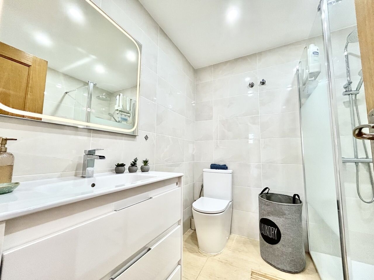 2-Bedroom Apartment in Villamartin, Orihuela Costa - Image 18
