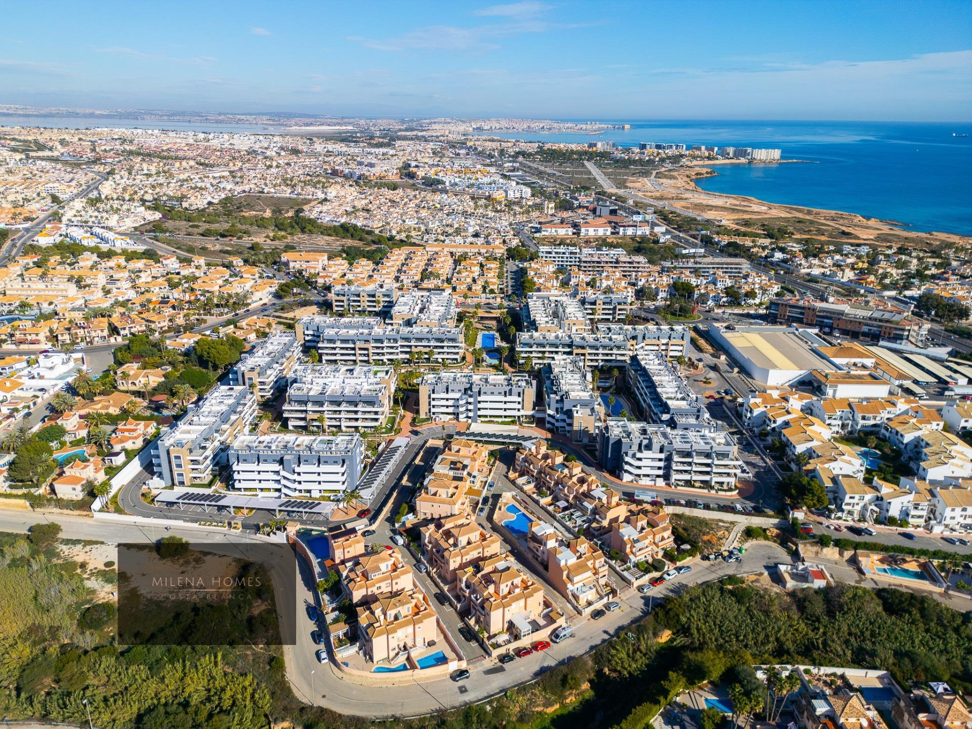 3-Bedroom Apartment in La Zenia, Orihuela Costa - Image 13