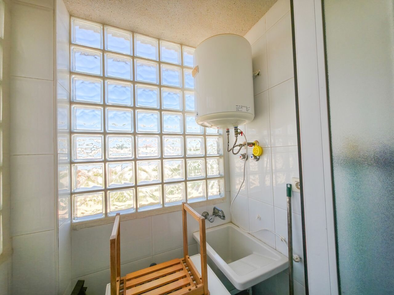 2-Bedroom Apartment in Cabo Roig, Orihuela Costa - Image 11