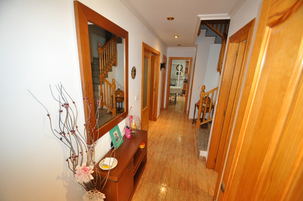 4-Bedroom Townhouse in  Pinoso | Sunny Casas - Costa Blan... - Image 11