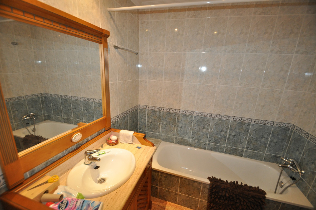 4-Bedroom Townhouse in  Pinoso | Sunny Casas - Costa Blan... - Image 16