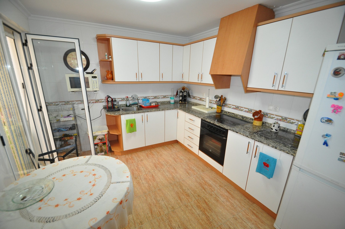 4-Bedroom Townhouse in  Pinoso | Sunny Casas - Costa Blan... - Image 3