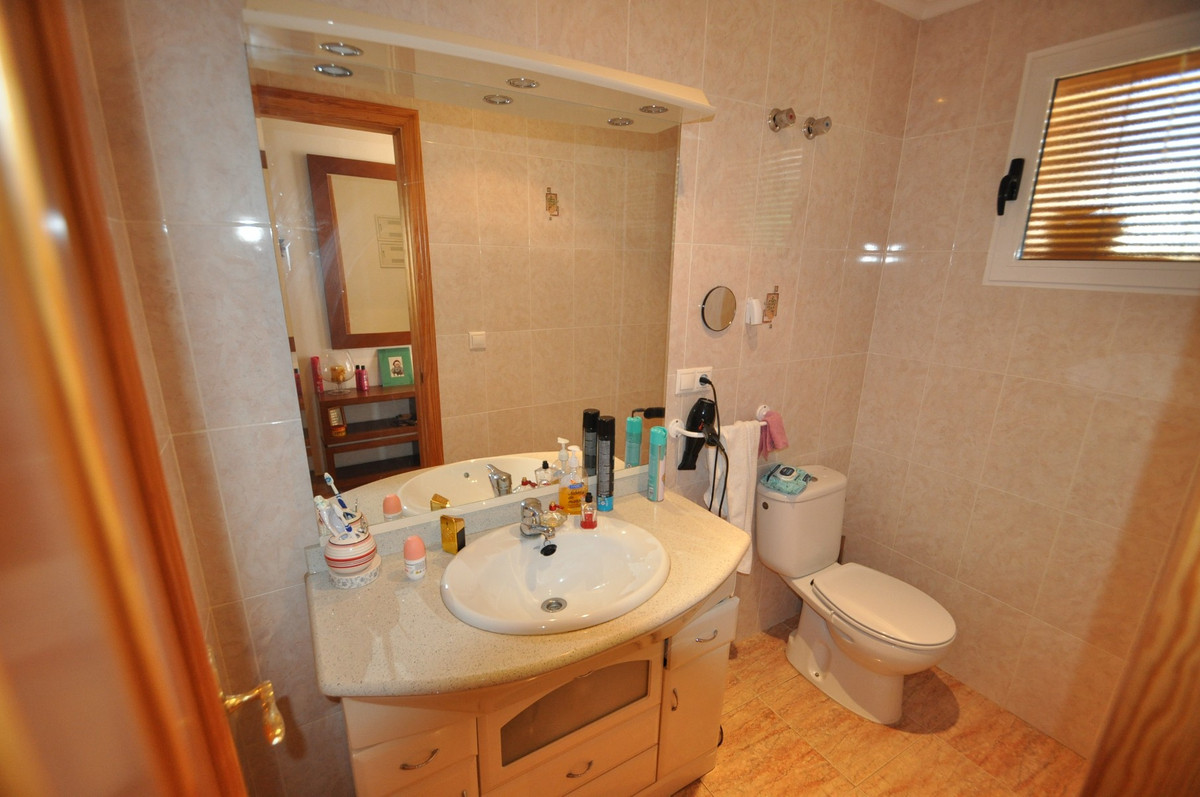 4-Bedroom Townhouse in  Pinoso | Sunny Casas - Costa Blan... - Image 9