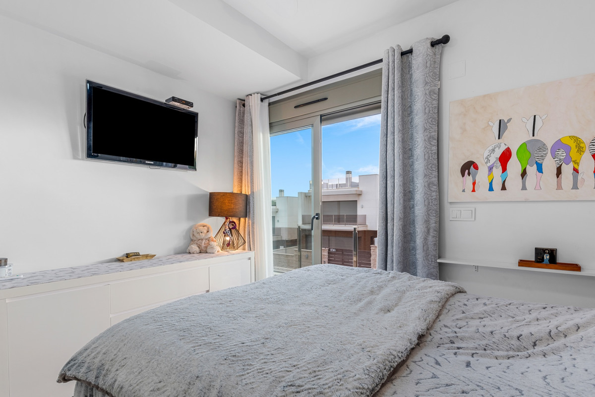 3-Bedroom Detached House in Villamartin, Orihuela Costa |... - Image 11