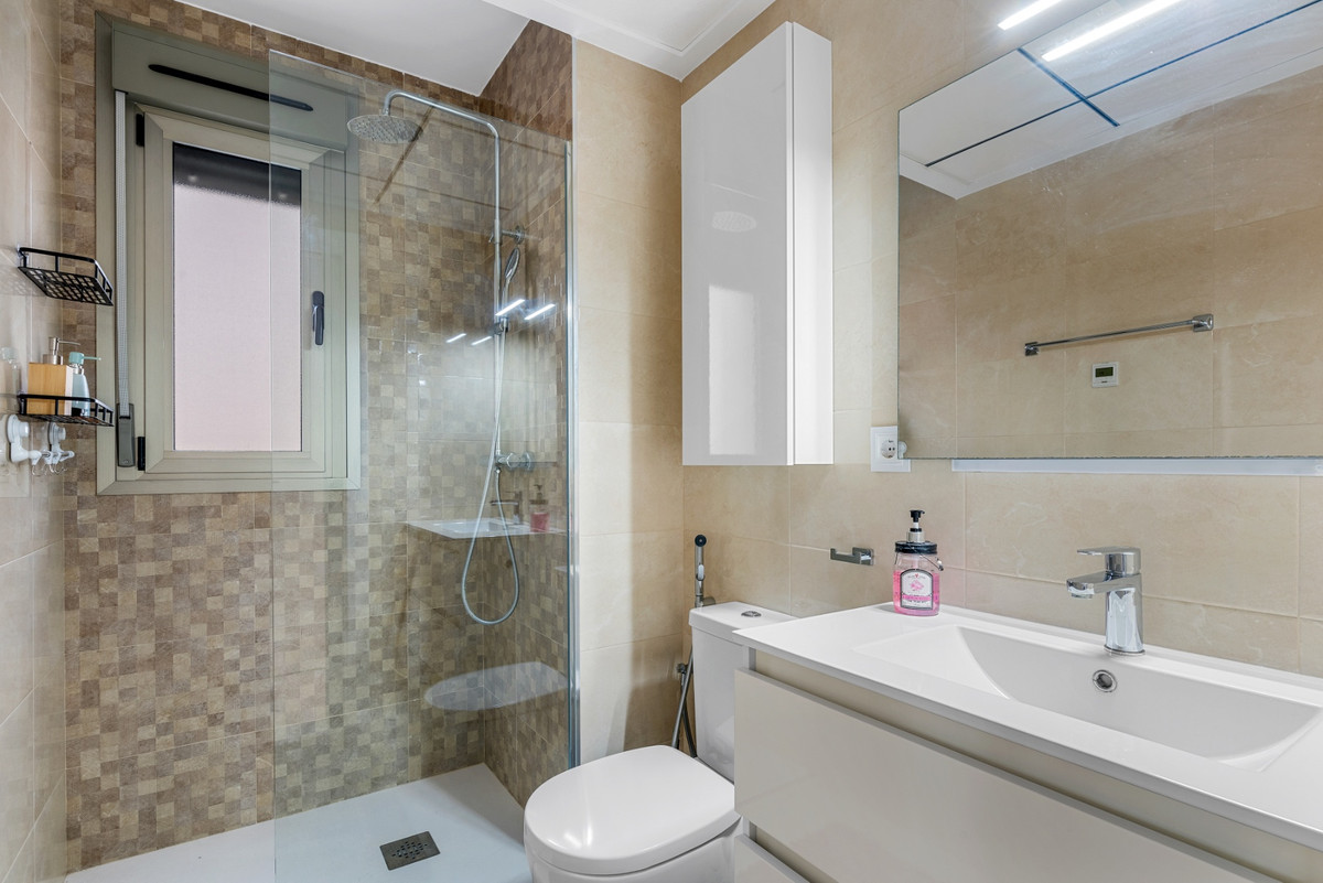 3-Bedroom Detached House in Villamartin, Orihuela Costa |... - Image 14