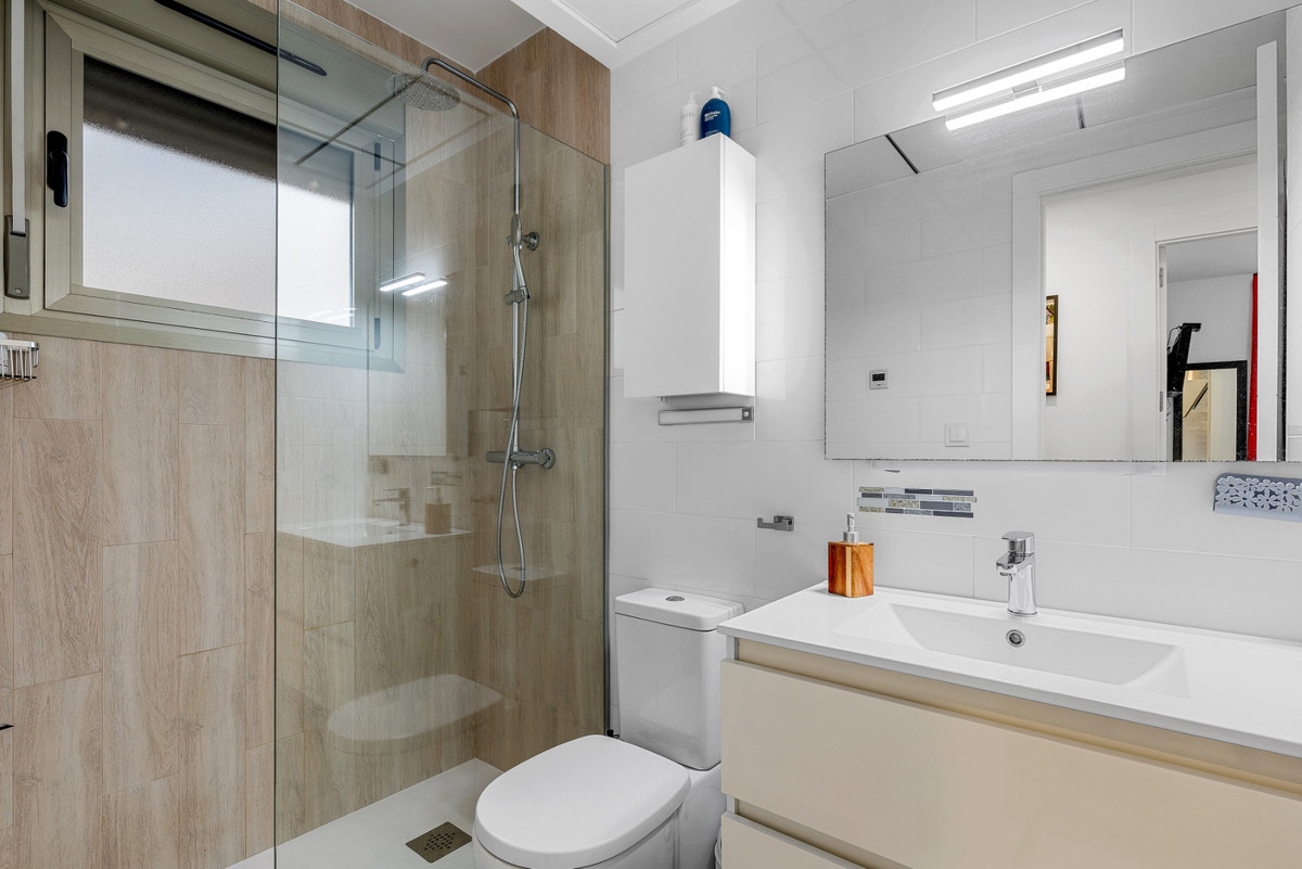 3-Bedroom Detached House in Villamartin, Orihuela Costa |... - Image 18