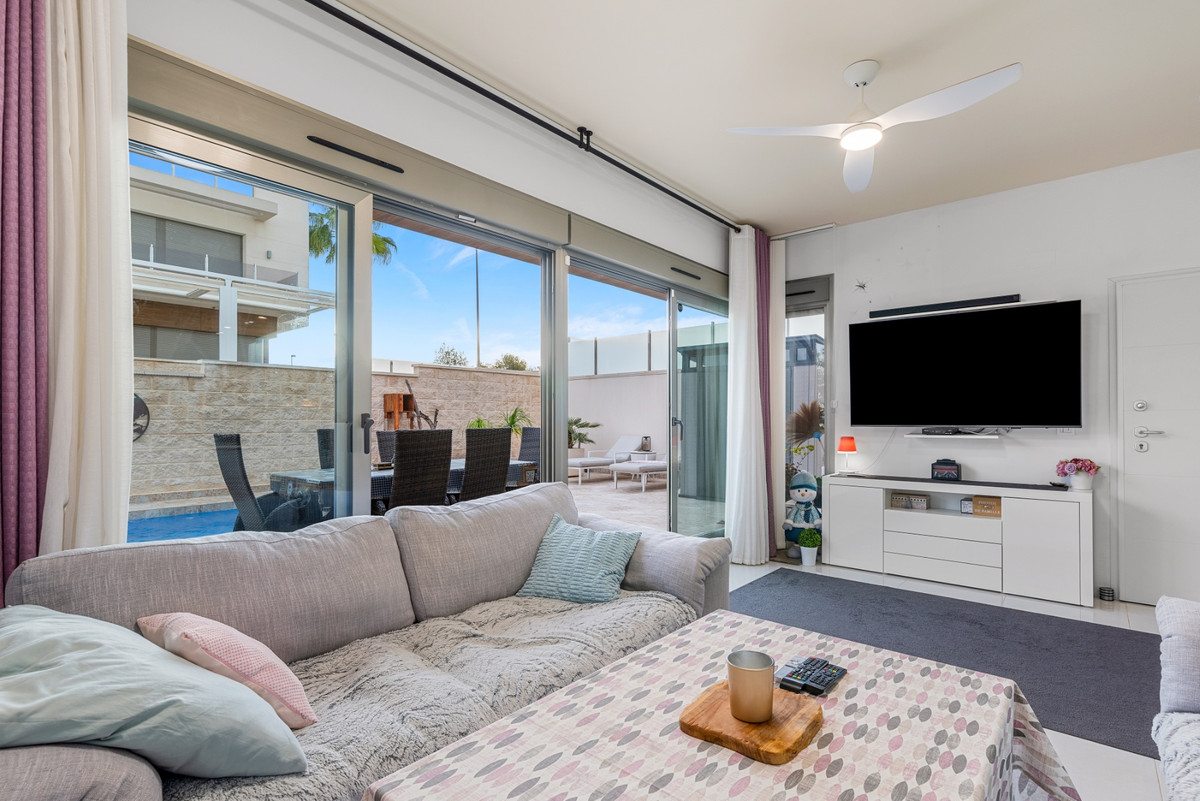 3-Bedroom Detached House in Villamartin, Orihuela Costa |... - Image 5