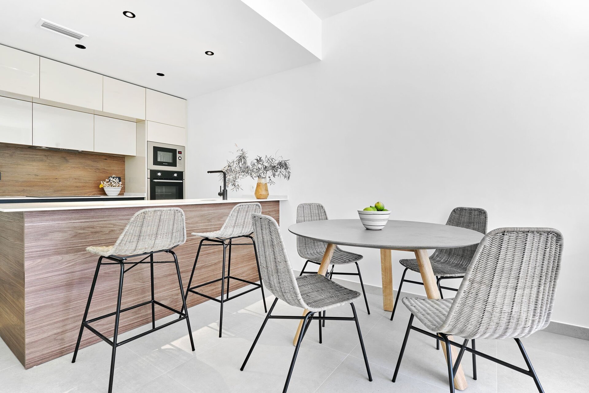 2-Bedroom Bungalow in Torrevieja - Image 16