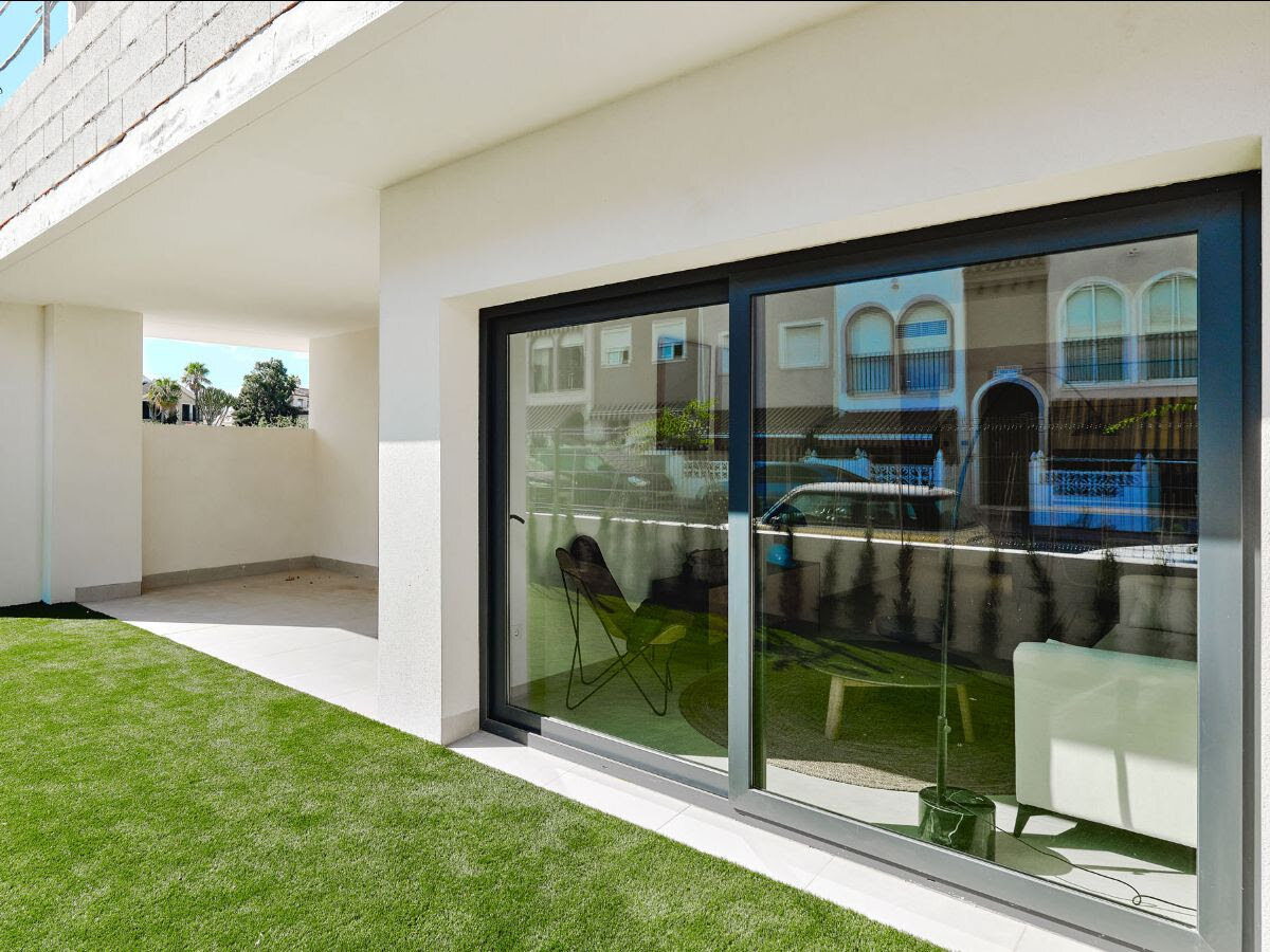 2-Bedroom Bungalow in Torrevieja - Image 2