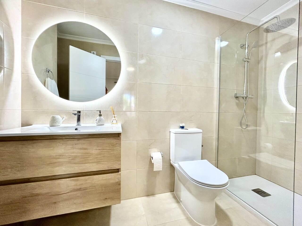 2-Bedroom Apartment in Villamartín-las Filipinas, Orihuela Costa - Image 13