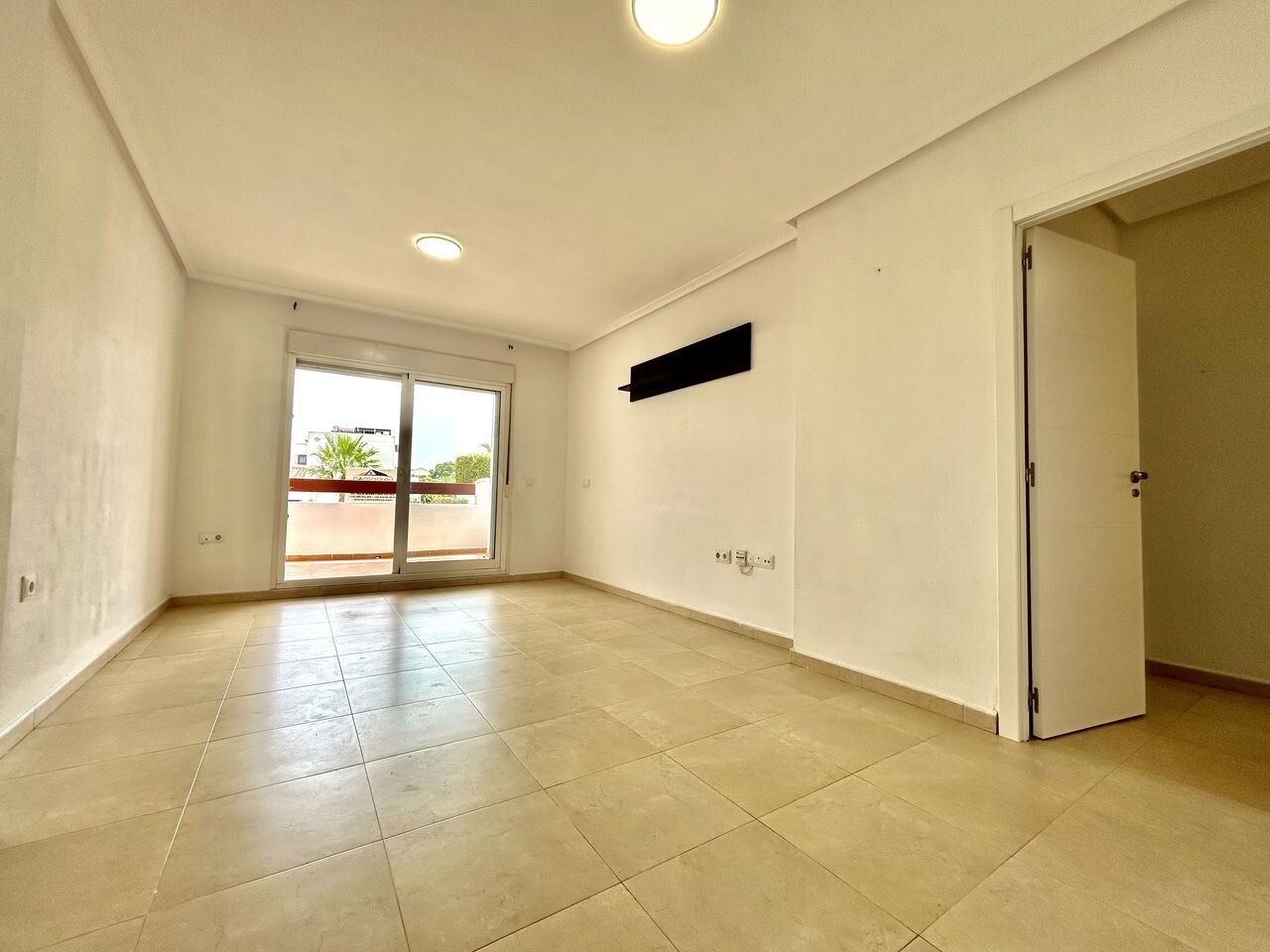 2-Bedroom Apartment in Villamartín-las Filipinas, Orihuela Costa - Image 6