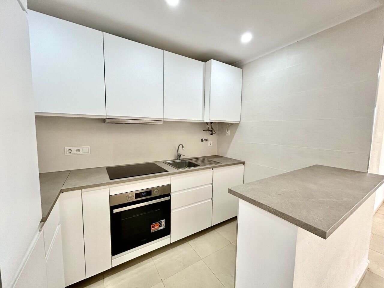 2-Bedroom Apartment in Villamartín-las Filipinas, Orihuela Costa - Image 8