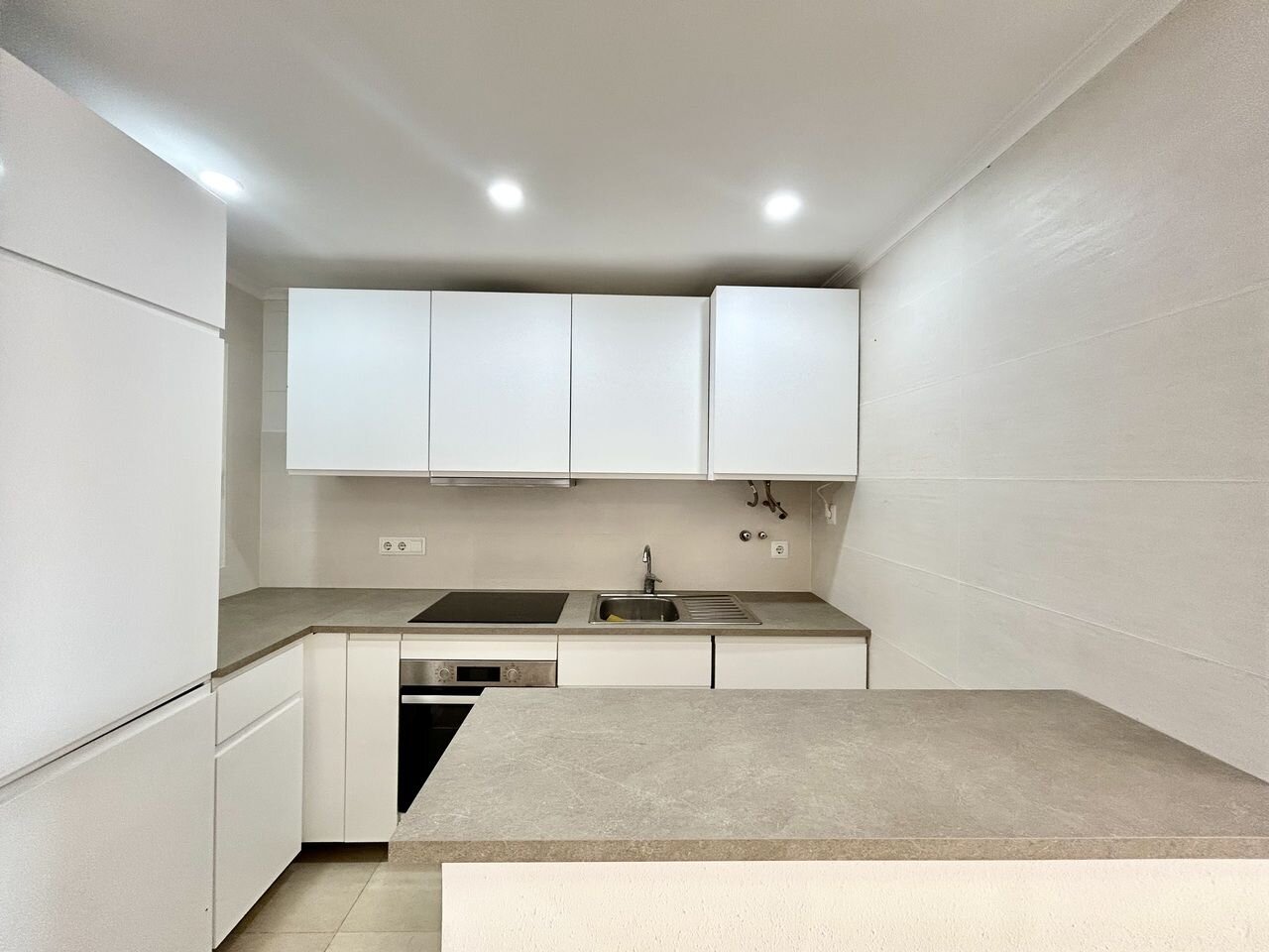 2-Bedroom Apartment in Villamartín-las Filipinas, Orihuela Costa - Image 9