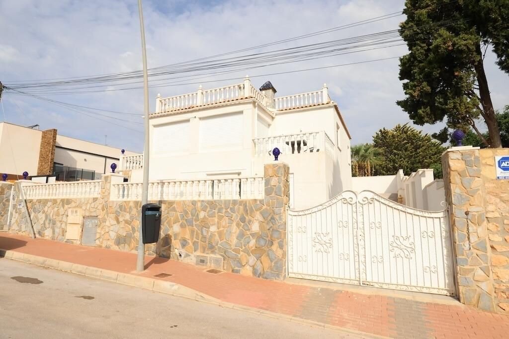 5-Bedroom Villa in Los Balcones - Los Altos del Edén, Torrevieja - Image 1