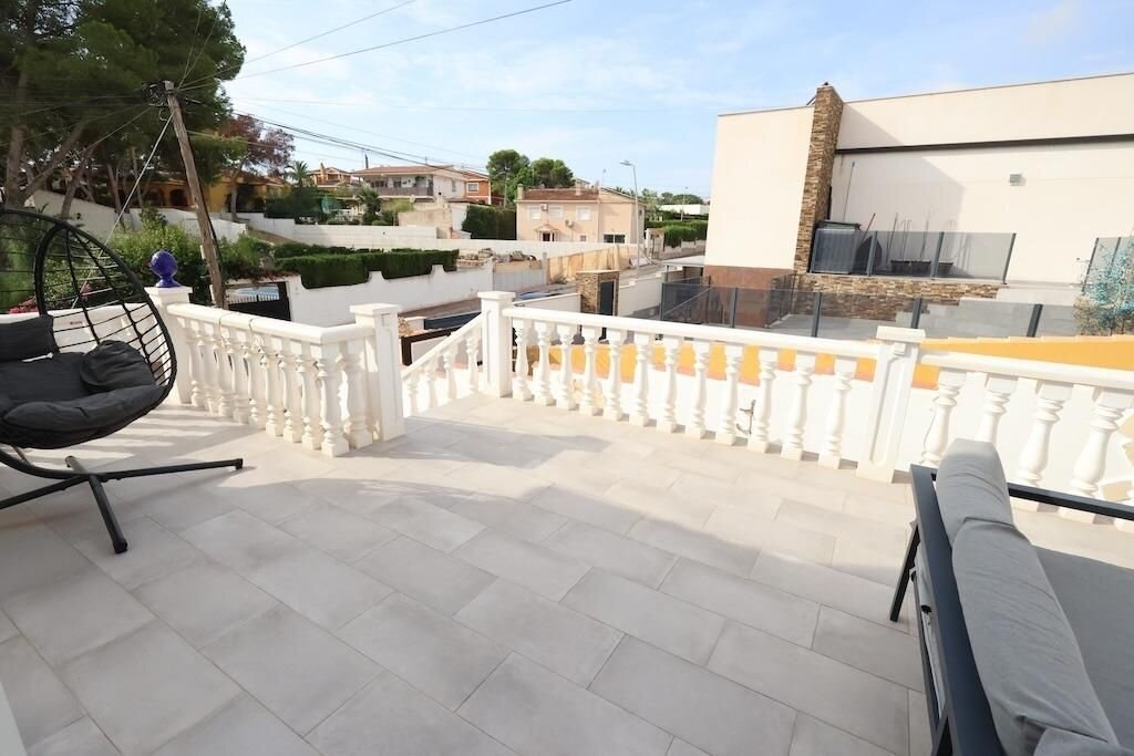 5-Bedroom Villa in Los Balcones - Los Altos del Edén, Torrevieja - Image 23