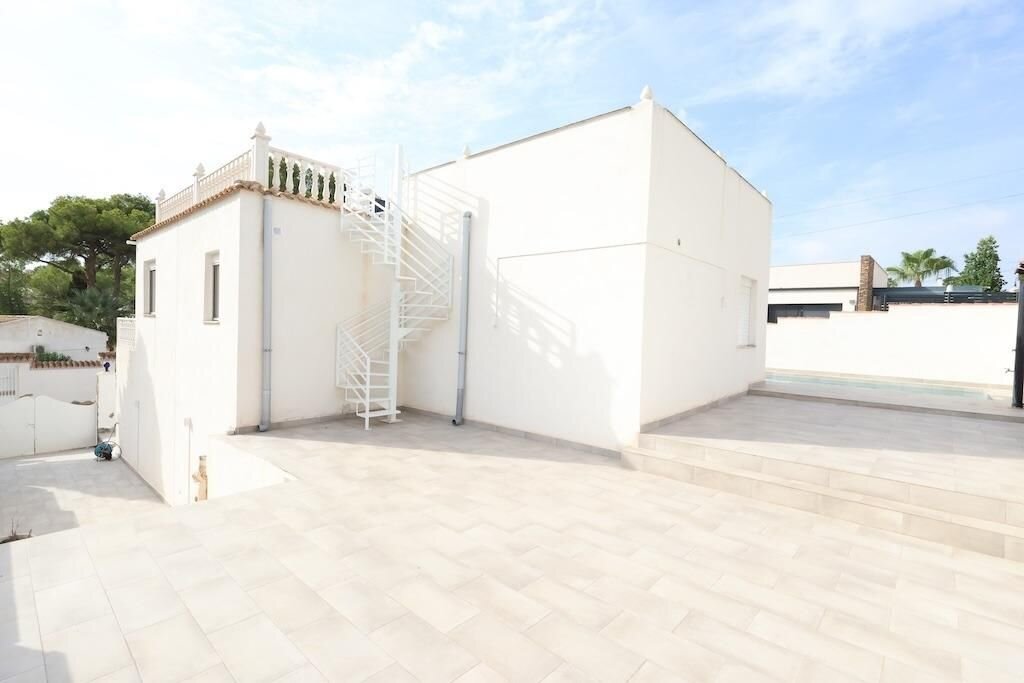 5-Bedroom Villa in Los Balcones - Los Altos del Edén, Torrevieja - Image 26