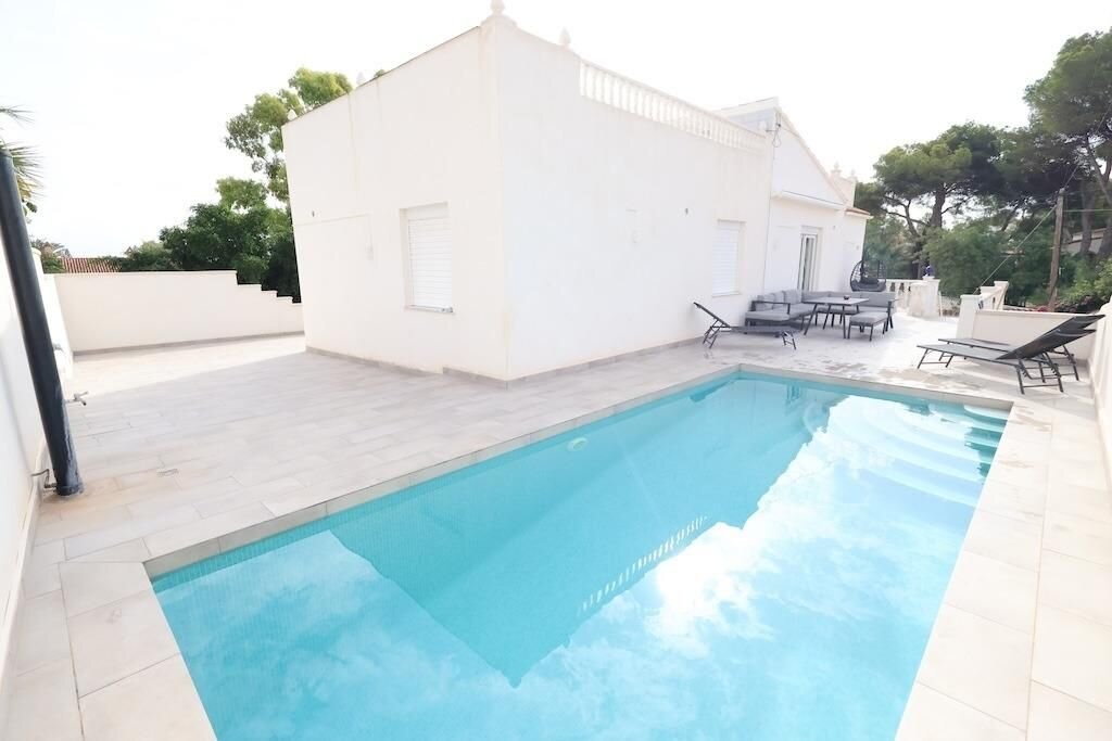 5-Bedroom Villa in Los Balcones - Los Altos del Edén, Torrevieja - Image 3