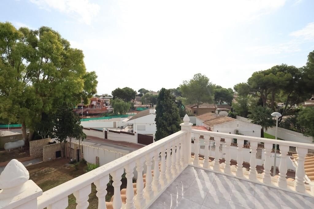 5-Bedroom Villa in Los Balcones - Los Altos del Edén, Torrevieja - Image 30