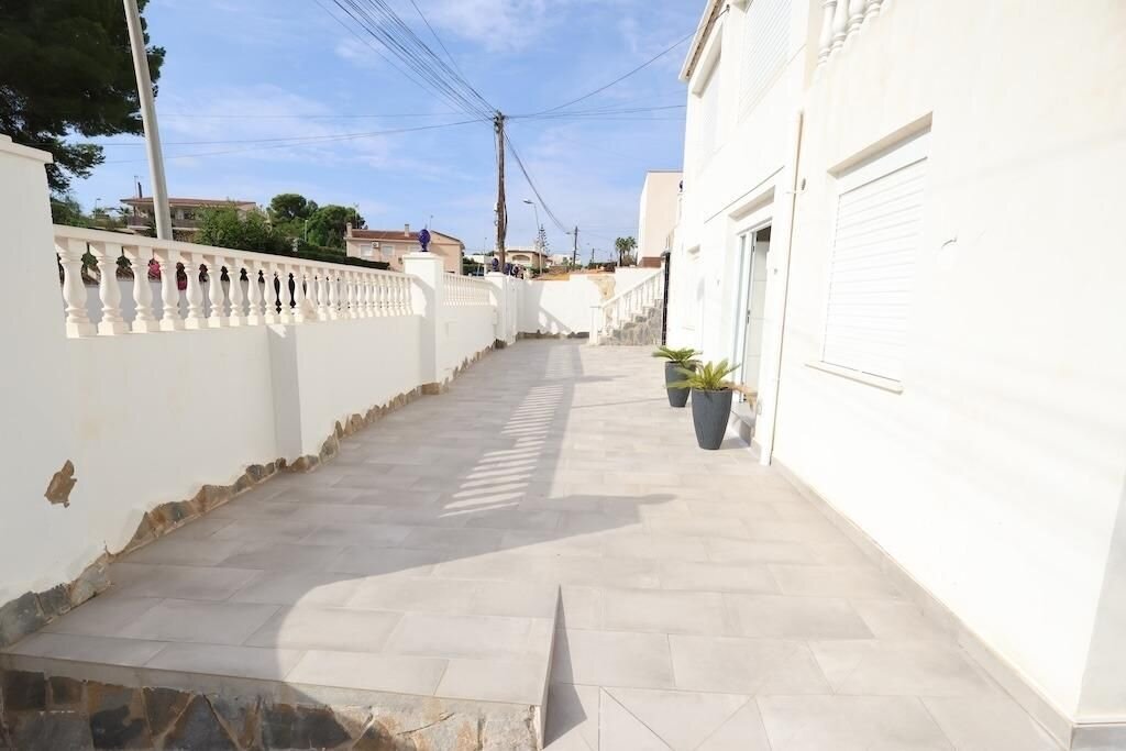 5-Bedroom Villa in Los Balcones - Los Altos del Edén, Torrevieja - Image 32