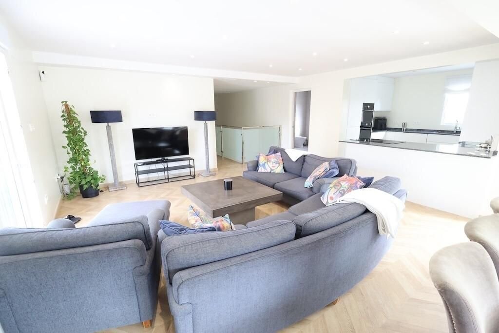 5-Bedroom Villa in Los Balcones - Los Altos del Edén, Torrevieja - Image 7