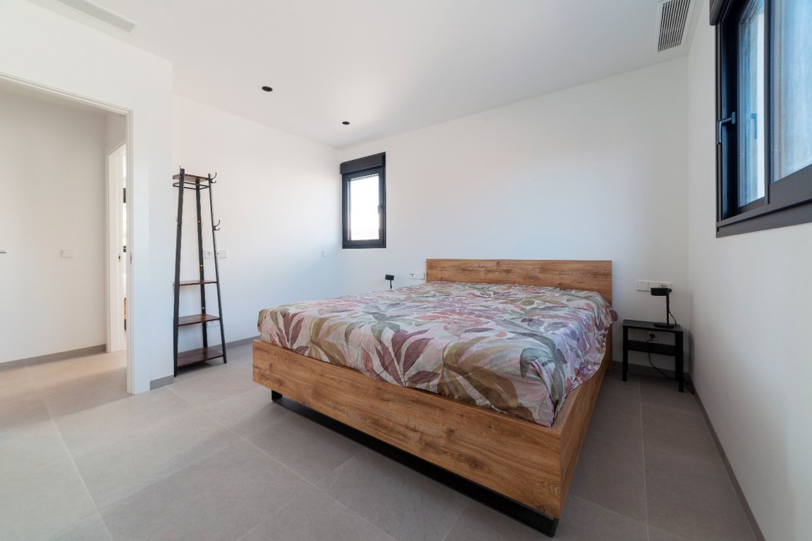 4-Bedroom Villa in Costa Blanca Sur, Los Montesinos - Image 8