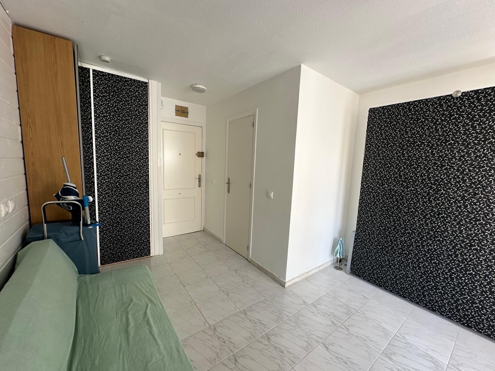 1-Bedroom Apartment in Estacion de Autobuses, Torrevieja - Image 2
