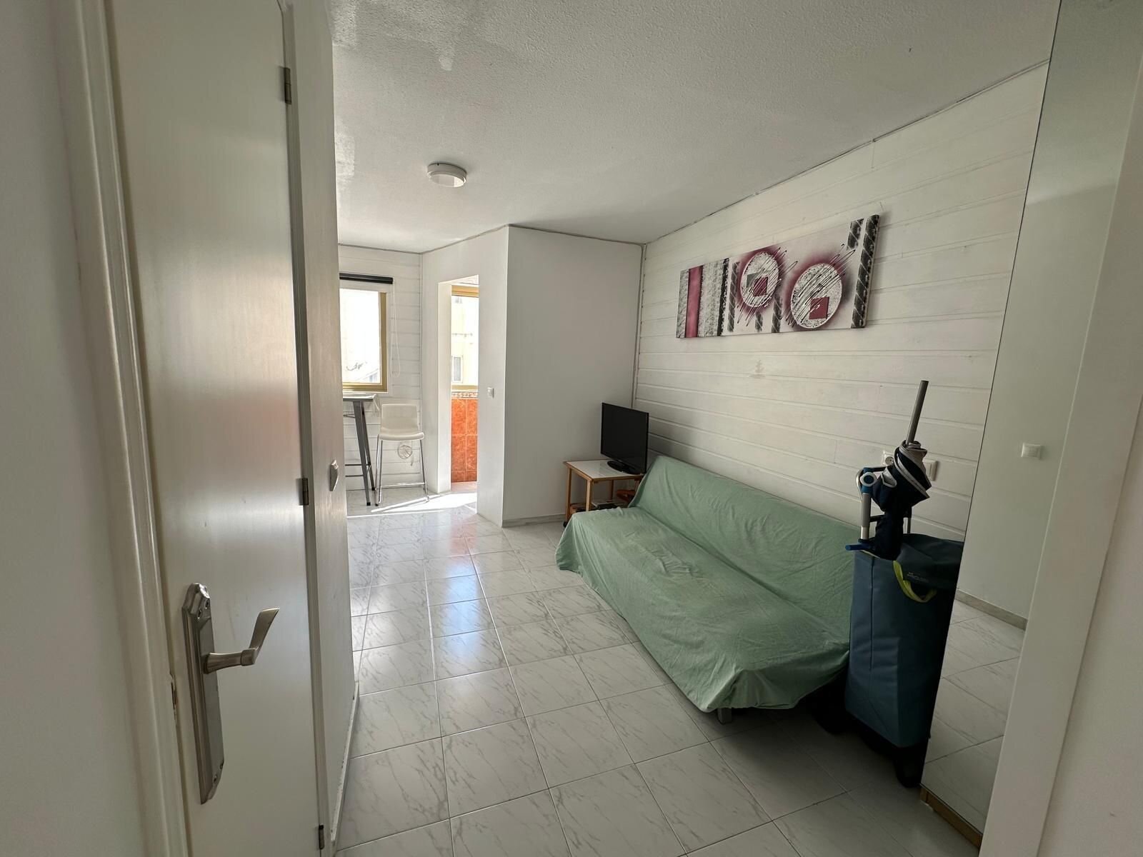 1-Bedroom Apartment in Estacion de Autobuses, Torrevieja - Image 3