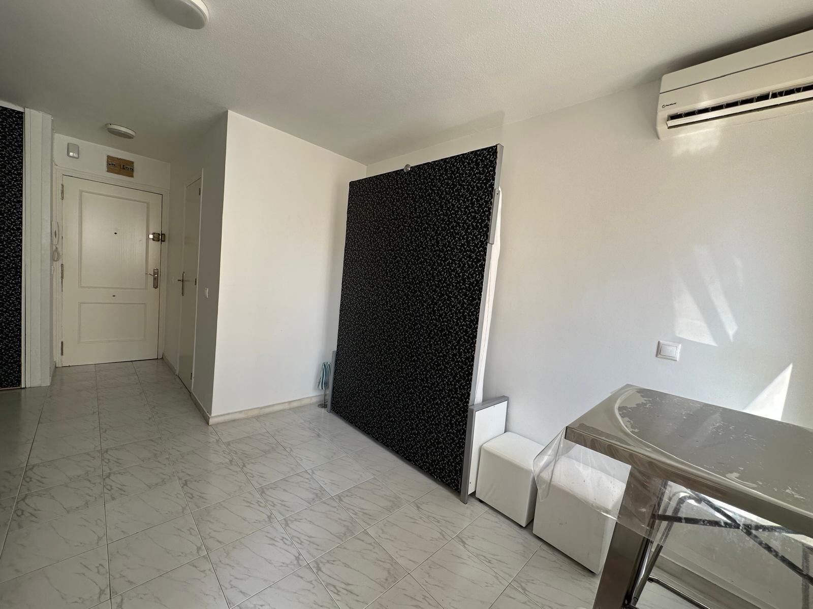1-Bedroom Apartment in Estacion de Autobuses, Torrevieja - Image 5