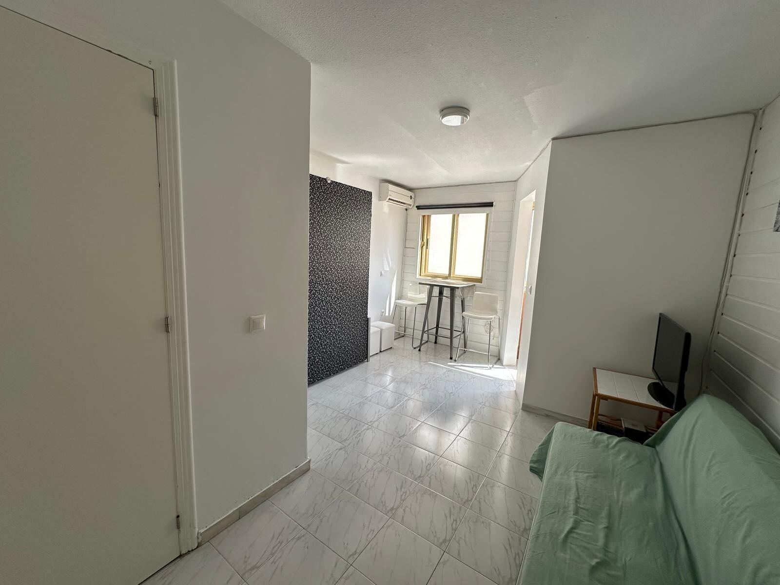 1-Bedroom Apartment in Estacion de Autobuses, Torrevieja - Image 6