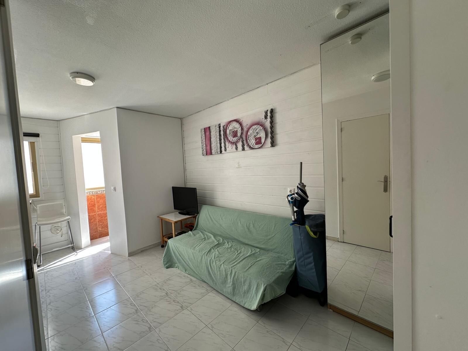 1-Bedroom Apartment in Estacion de Autobuses, Torrevieja - Image 7