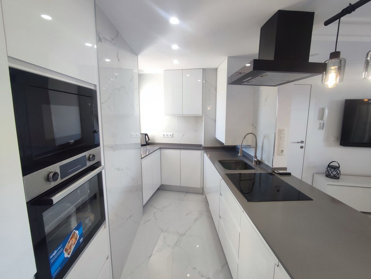 2-Bedroom Apartment in Sucina, Sucina - Image 3