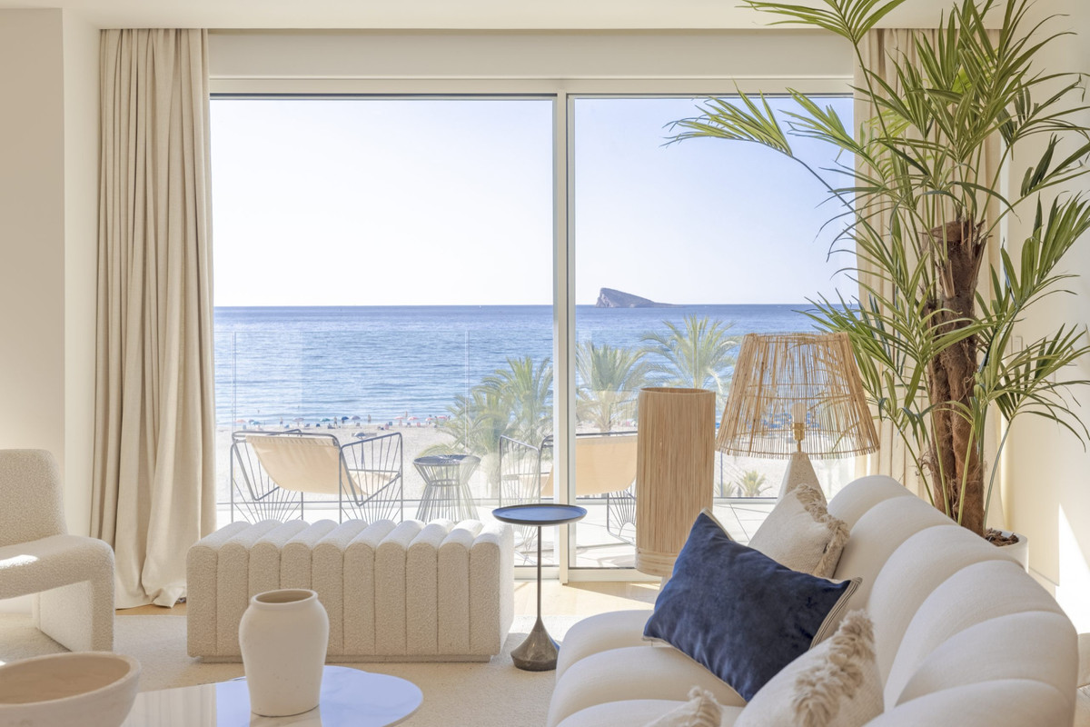 2-Bedroom Middle Floor Apartment in  Benidorm - Image 3