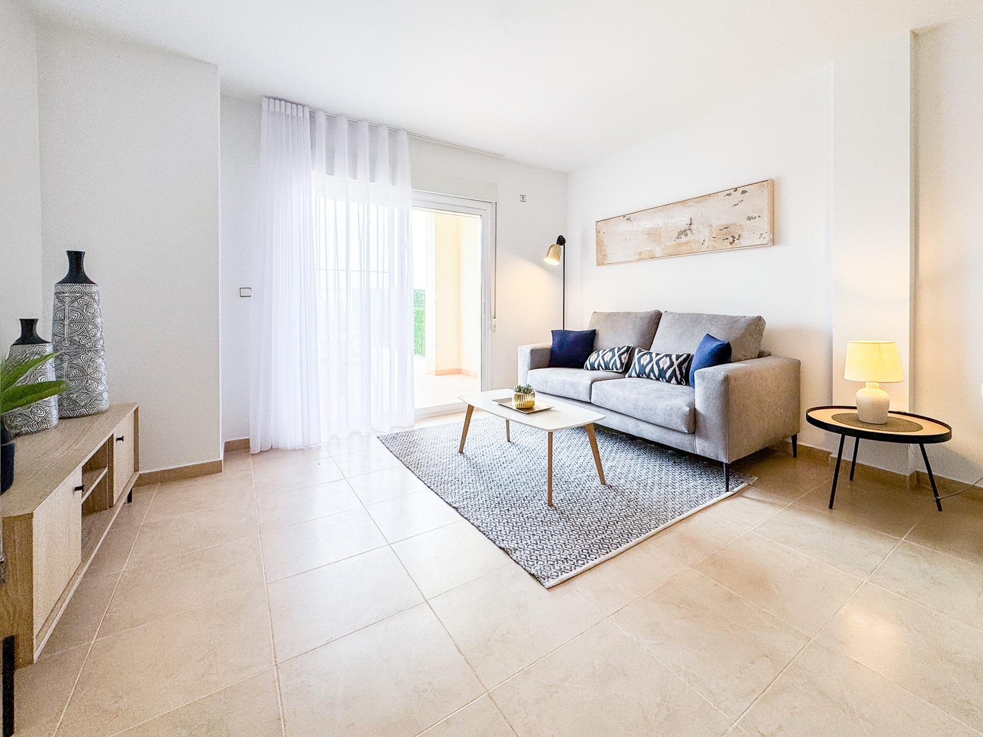 Nuevos Apartamentos en Primera Planta en Lomas de Cabo Roig - Image 1