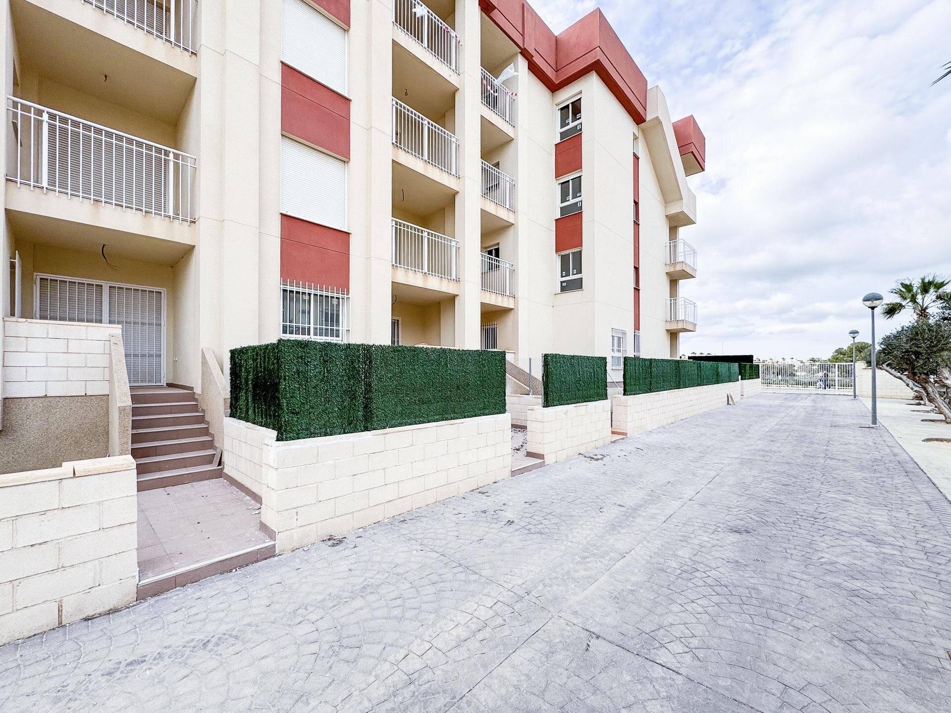 Nuevos Apartamentos en Primera Planta en Lomas de Cabo Roig - Image 15