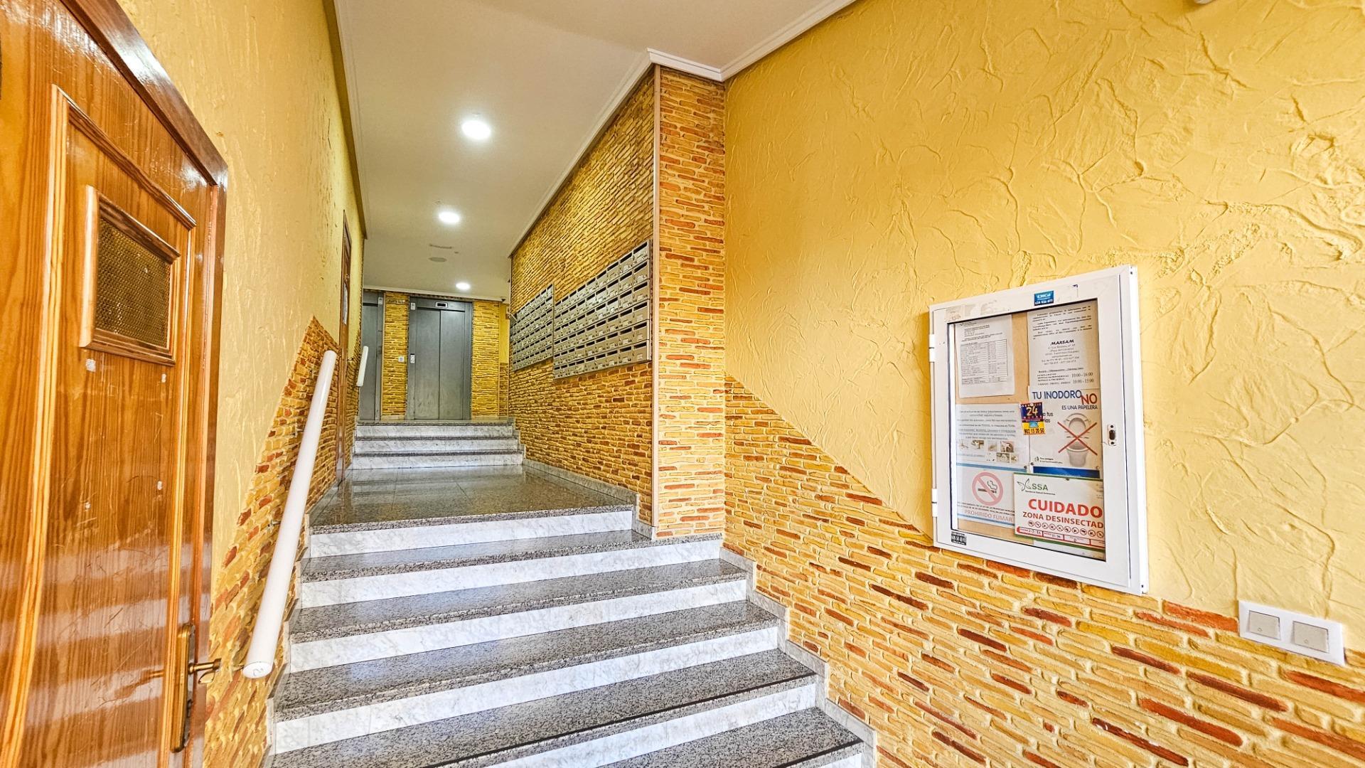 Mieszkanie z 2 Sypialniami w, Torrevieja - Image 19