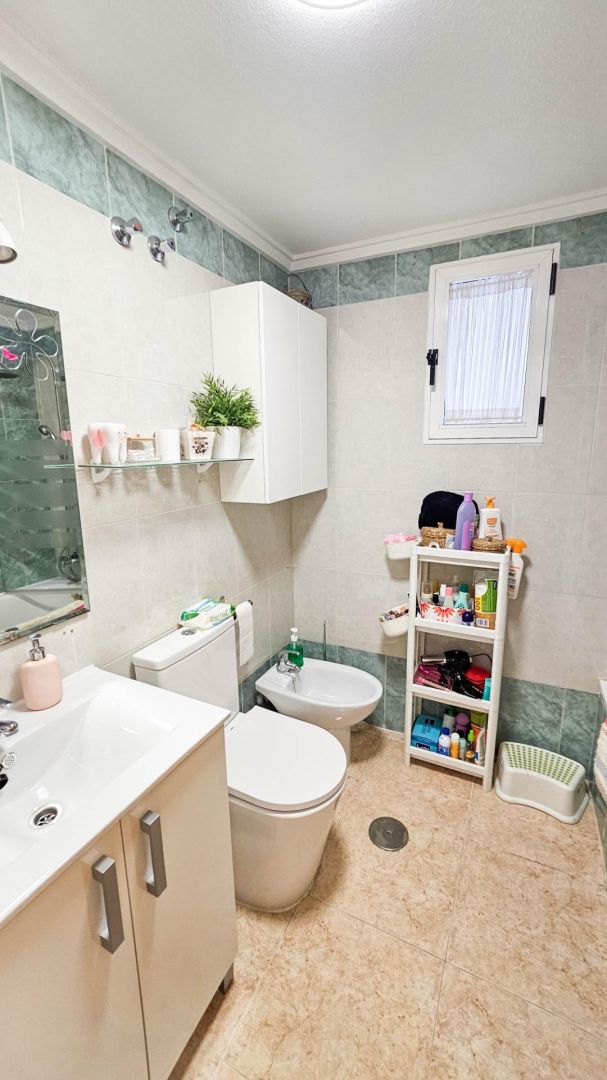 Mieszkanie z 2 Sypialniami w, Torrevieja - Image 7